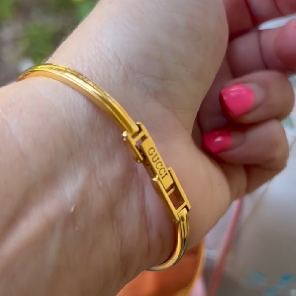 GUCCI 14k Gold Plated Bezel Bracelet Watch comes with all bezels shown - Picture 4 of 6